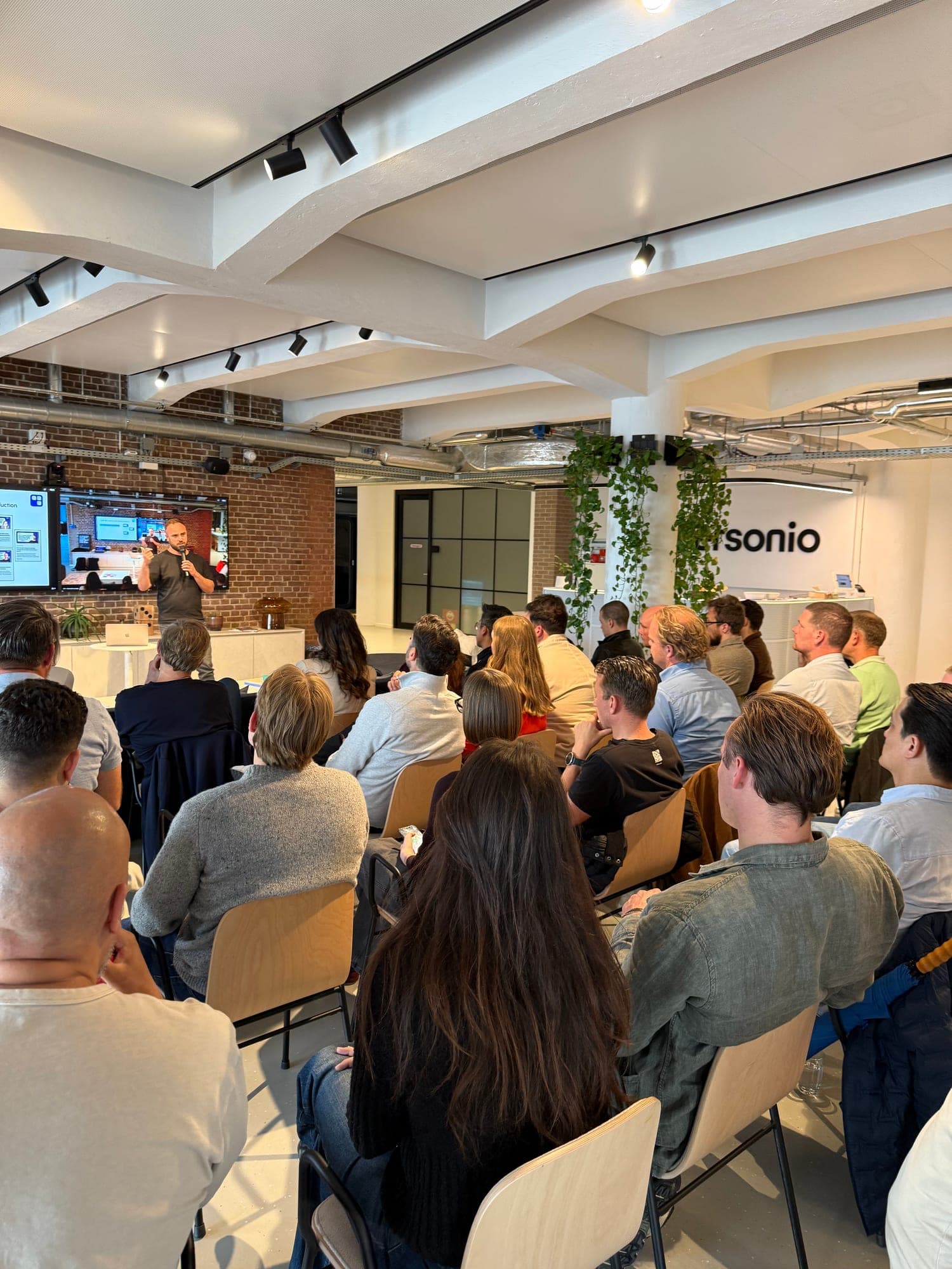 AI Growth Summit Amsterdam 2026 — meetup photo 14